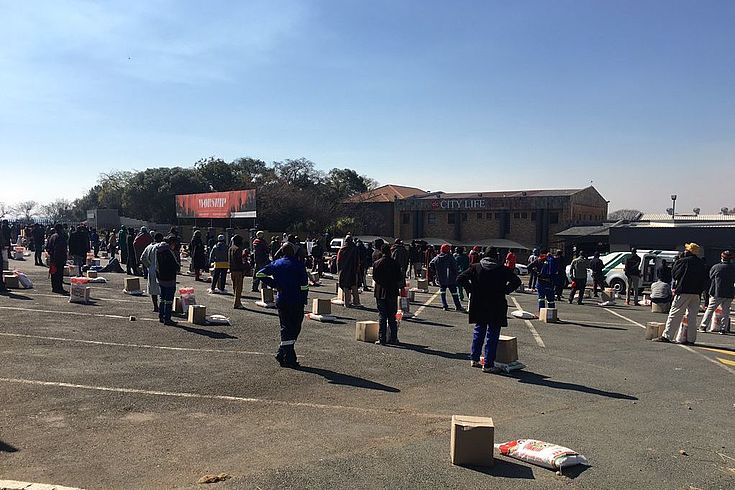 Food distribution on a sunny winter day in Johannesburg: Nelson Mandela Day, 18th July 2020