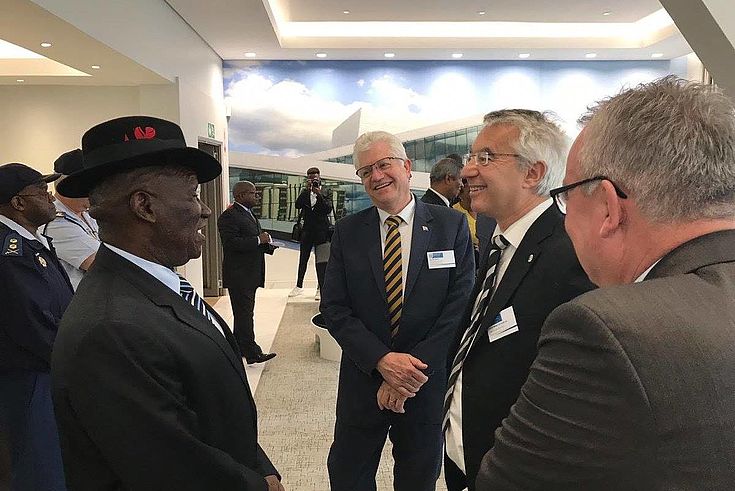 Prof. Schmidbauer and his colleagues in conversation with the South African Police Minister Bheki Cele during the Western Cape conference 